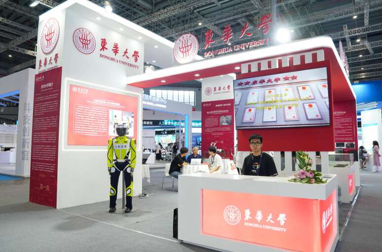 中国青年报：“东华牌材料”惊艳工博会